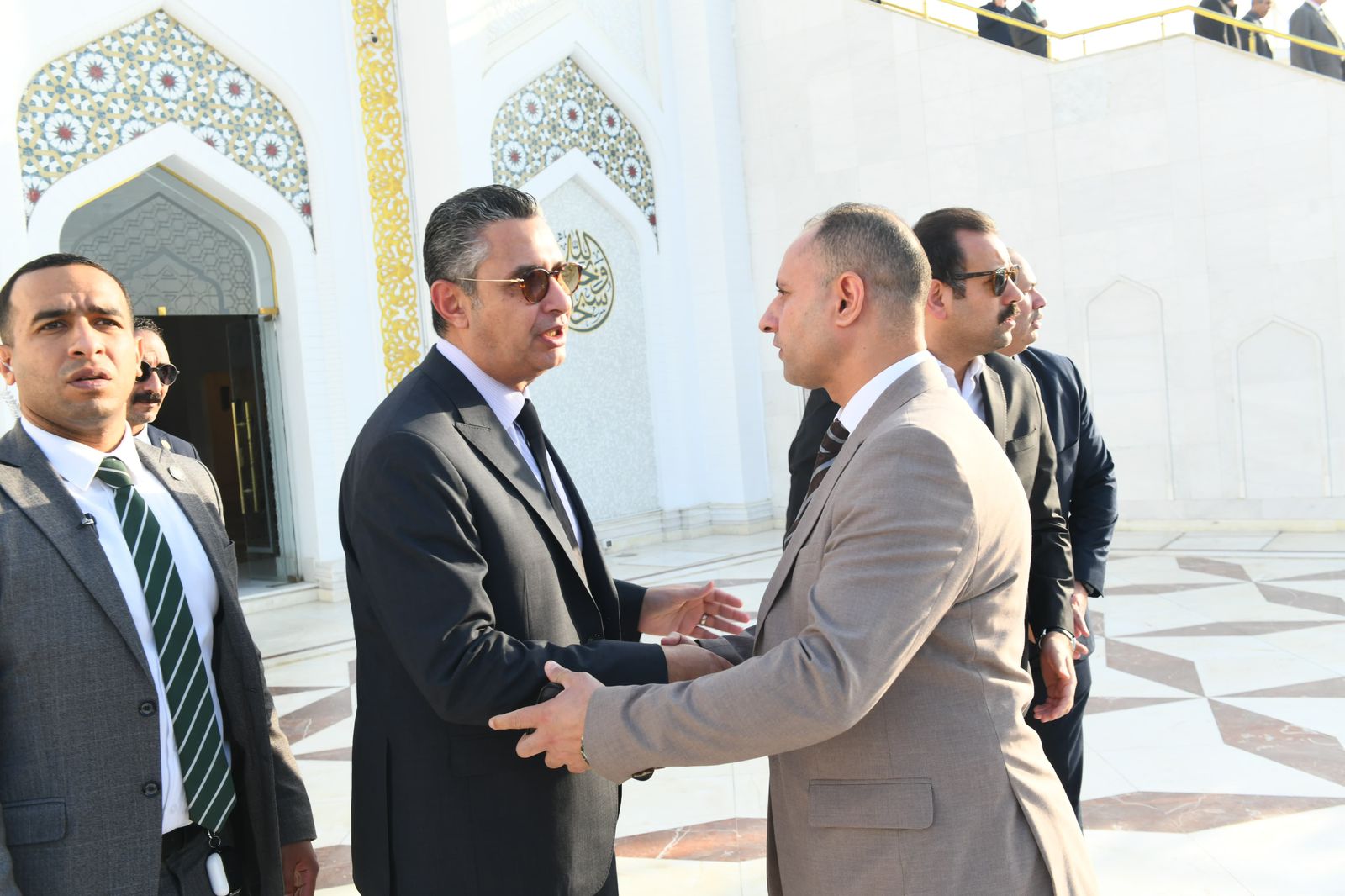 الكاتب الصحفى مدحت وهبه مدير تحرير اليوم السابع يقدم واجب العزاء للدكتور شريف فاروق وزير  التموين